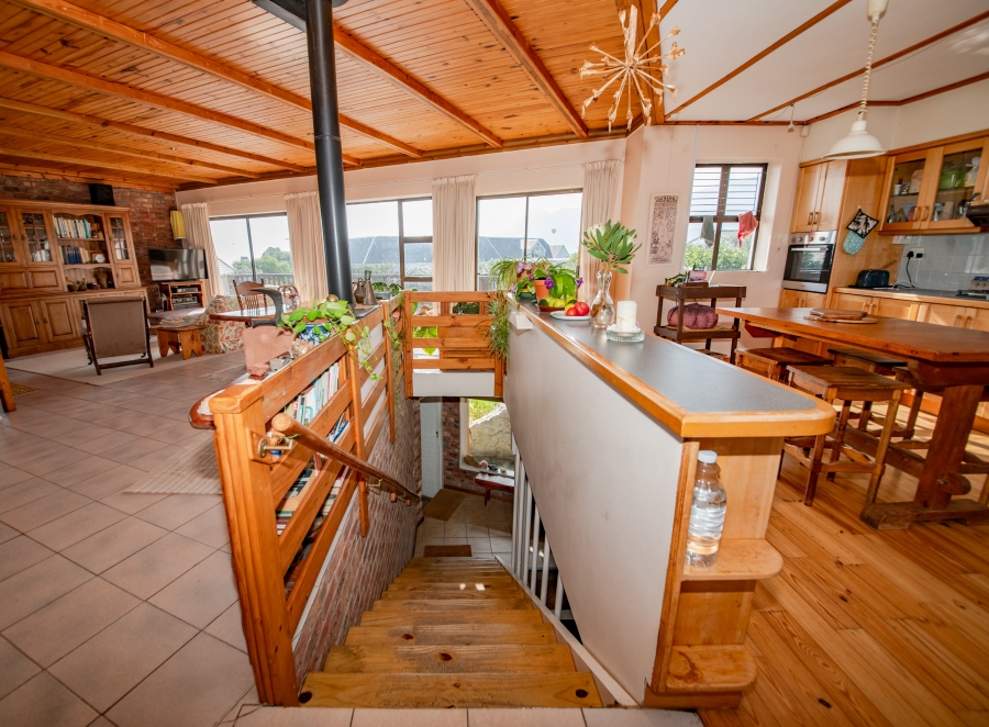 6 Bedroom Property for Sale in Pringle Bay Western Cape